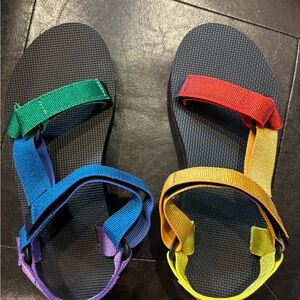 Women's Teva Rainbow Strap Sandals - size 6